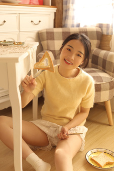 男生和女生打扑克第一视角
